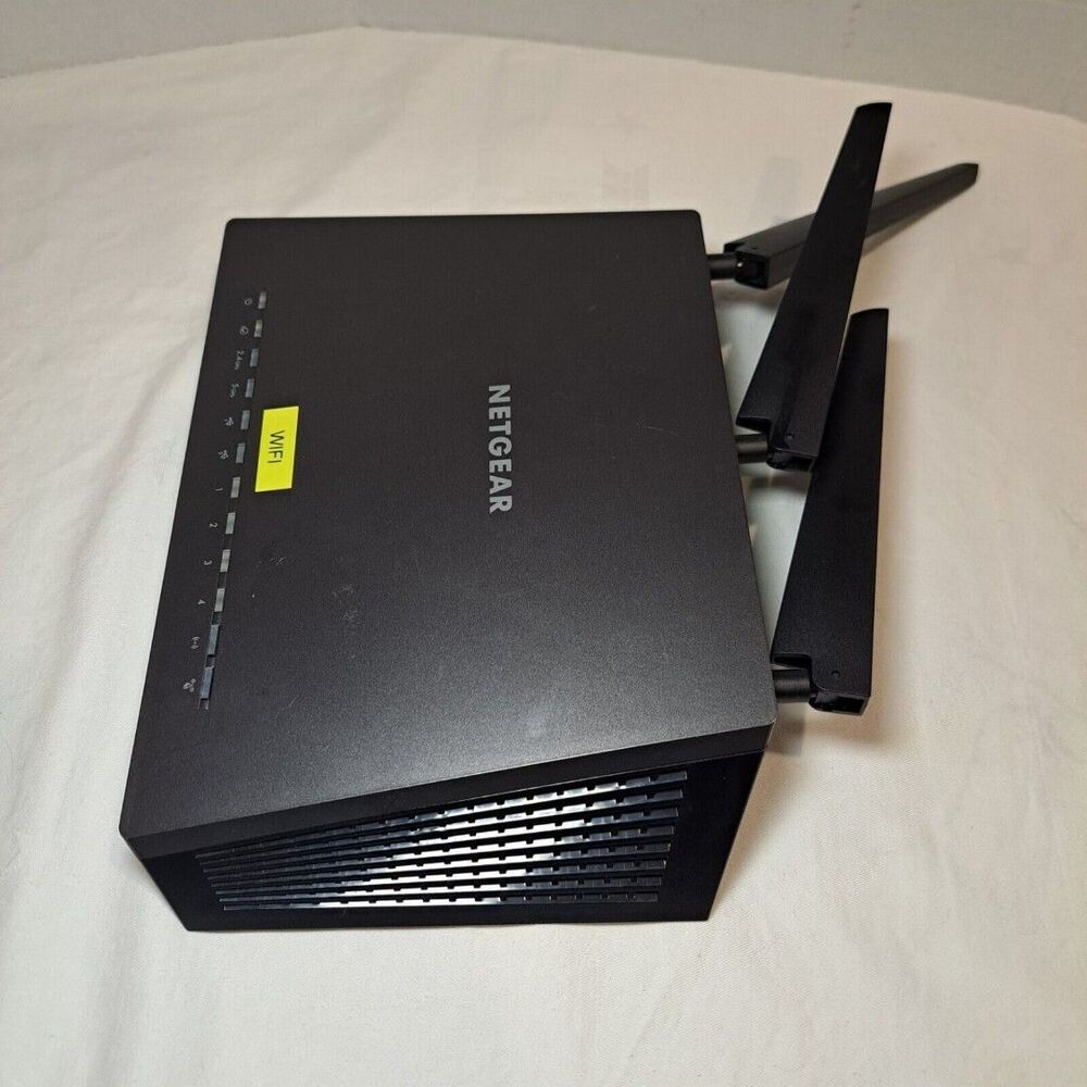 NETGEAR Nighthawk AC1900 Smart WiFi Router (‎R7000-100NAS) - Picture 2 of 7
